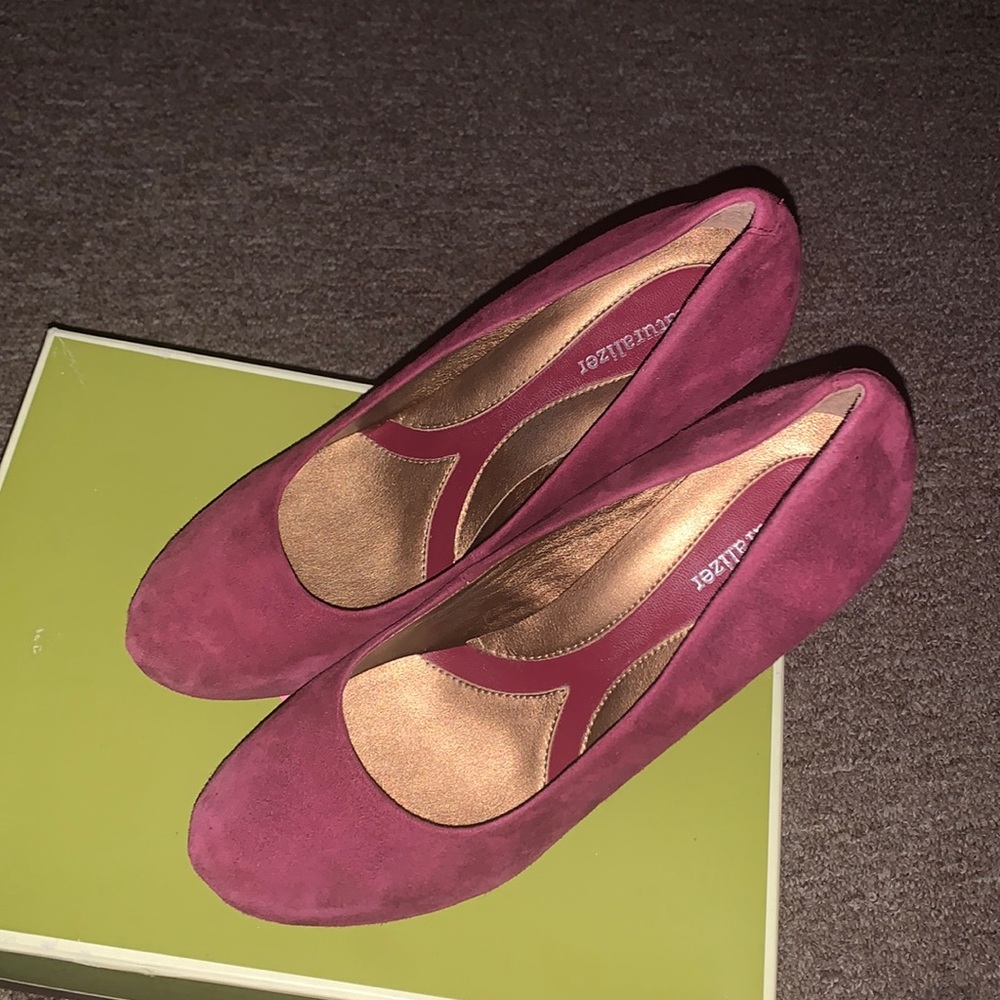 Naturalizer Kaley burgundy suede heels.. pair with jeans or a dress.